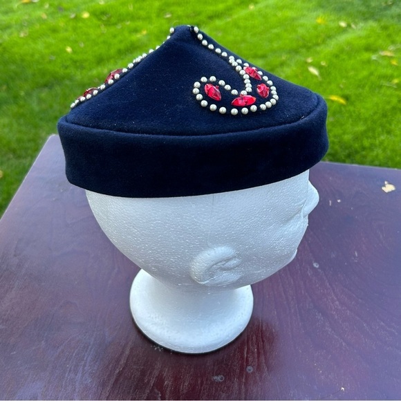 Vintage Velvet Felt Navy Blue Beret Cap Hat Pillbox Hat Red Rhinestones Pearls main image 5